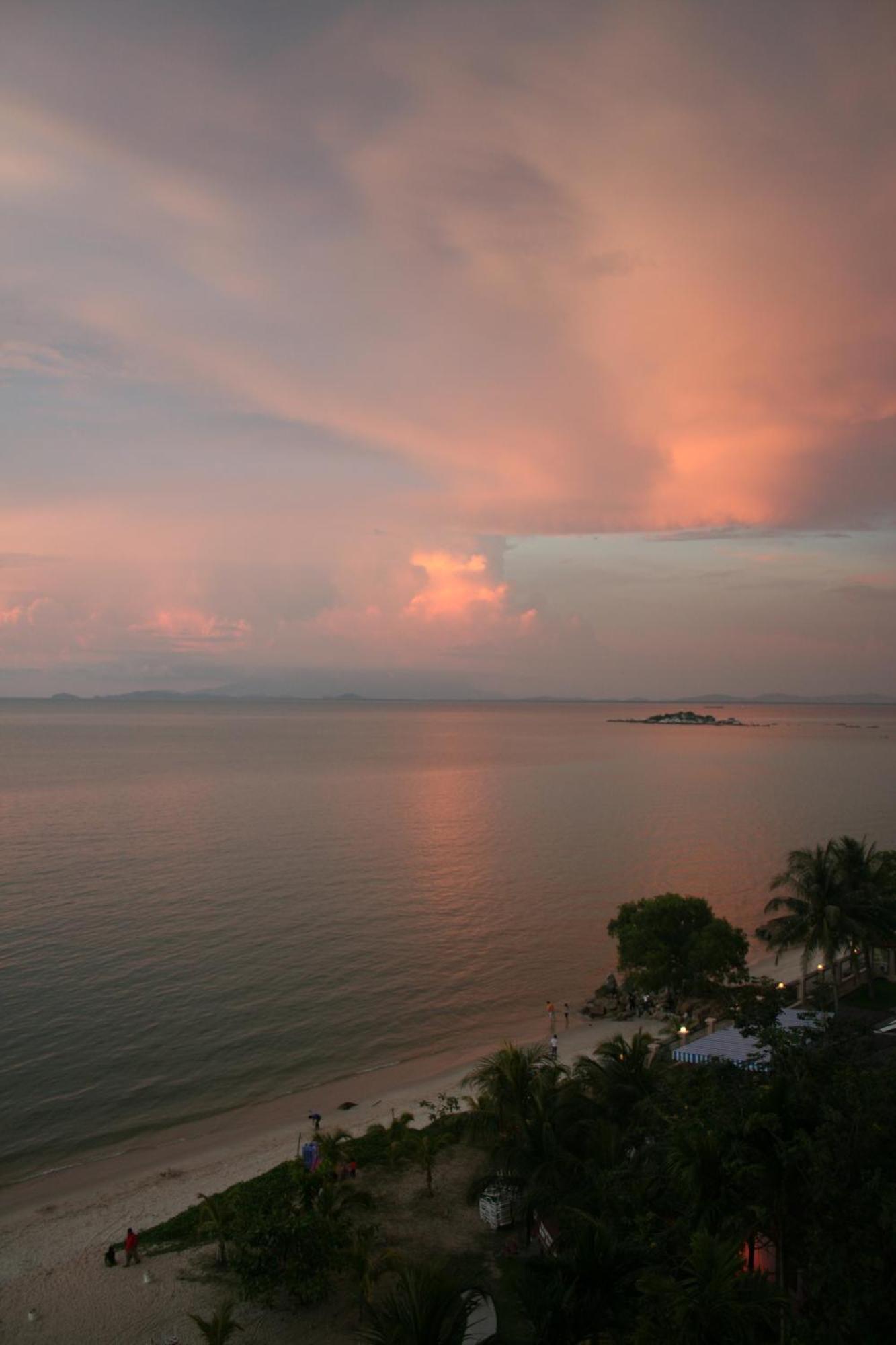 Rainbow Paradise Beach Resort Tanjung Bungah  Exterior foto